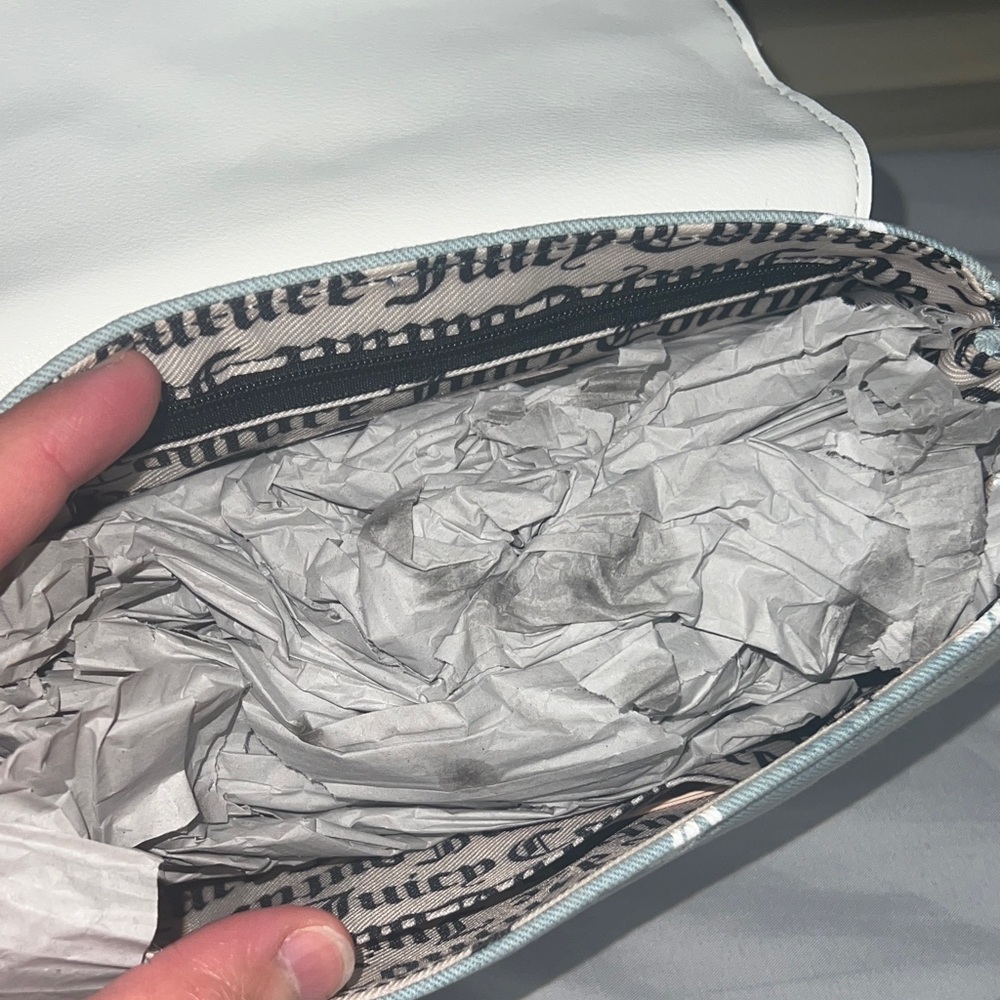 Juicy Couture White and Gray Crossbody Bag - Picture 5 of 11